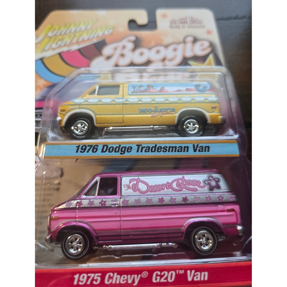 Johnny Lightning Boogie Vans 2-Pack 1976 Dodge Tradesman 1975 Chevy G20 Ver A